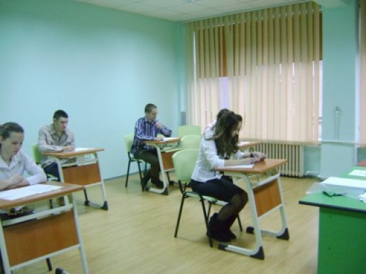 Elevii reiau cursurile - urmează testări şi examene